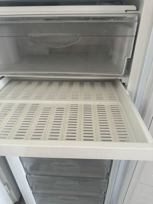 Продам морозильник