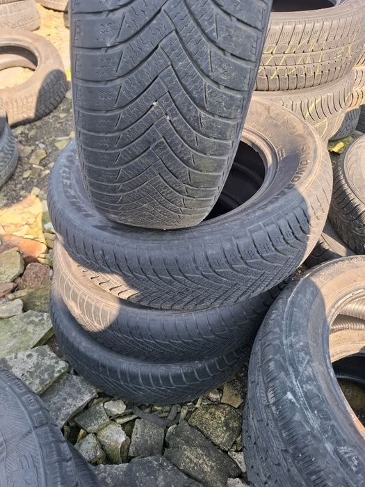 Vand 1 sau 2 sau 4 anvelope 215 65 15 de iarna