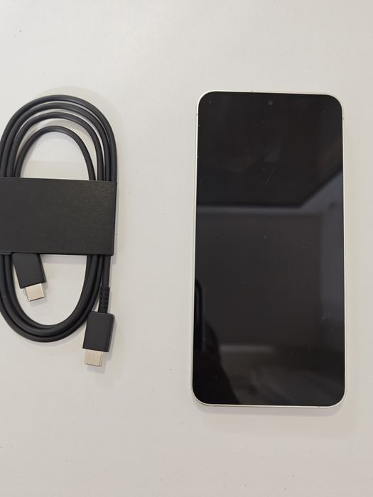 Продам смартфон Самсунг s24.