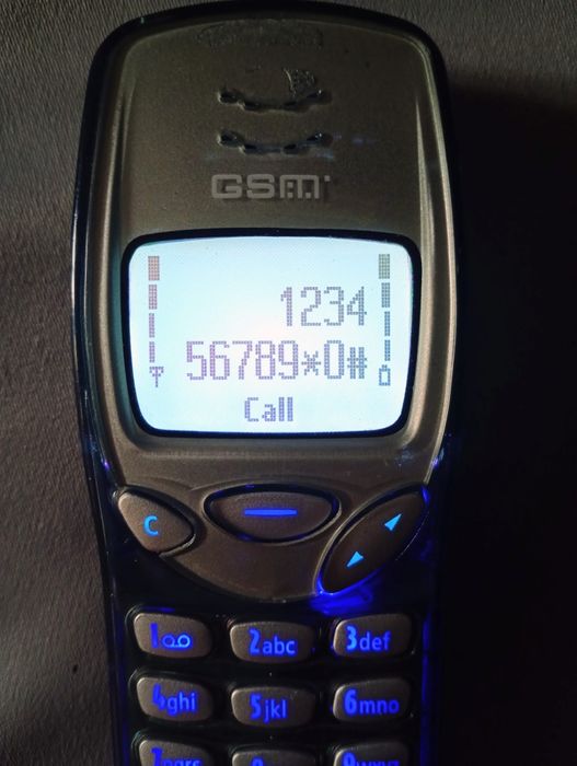 Nokia 3210 cu leduri schimbate, carcasă transparentă ( decodat)