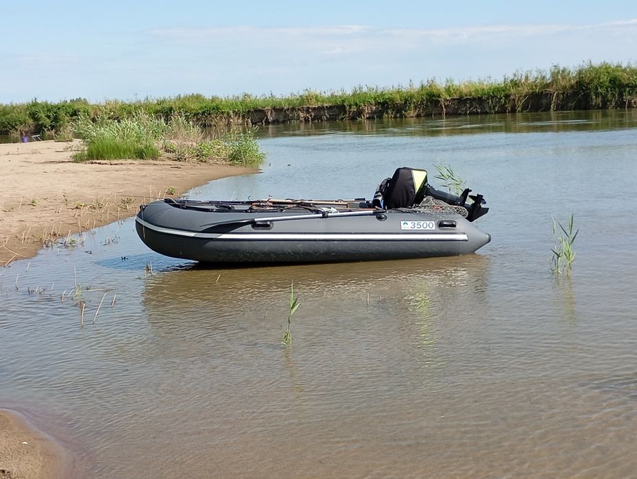 Продам лодку с мотором меркурий 15 и апачи 3500