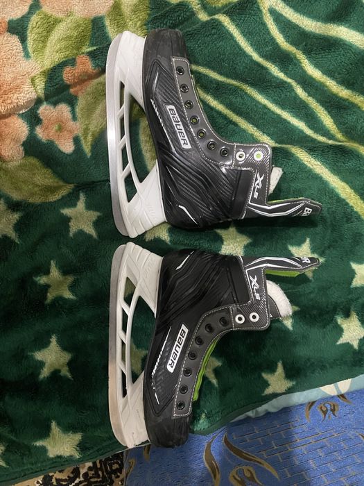 Продам клюшку с коньками