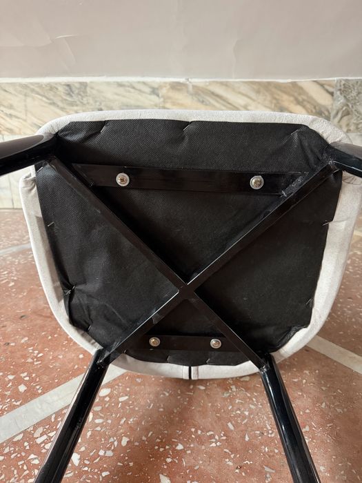 Продам новые стулья