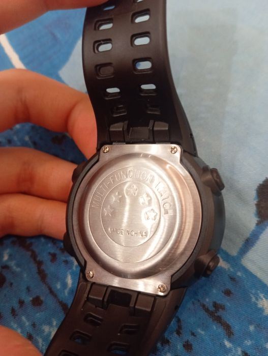 Продам новые часы для спорта