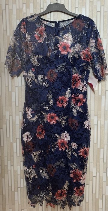 Продаю платье новое