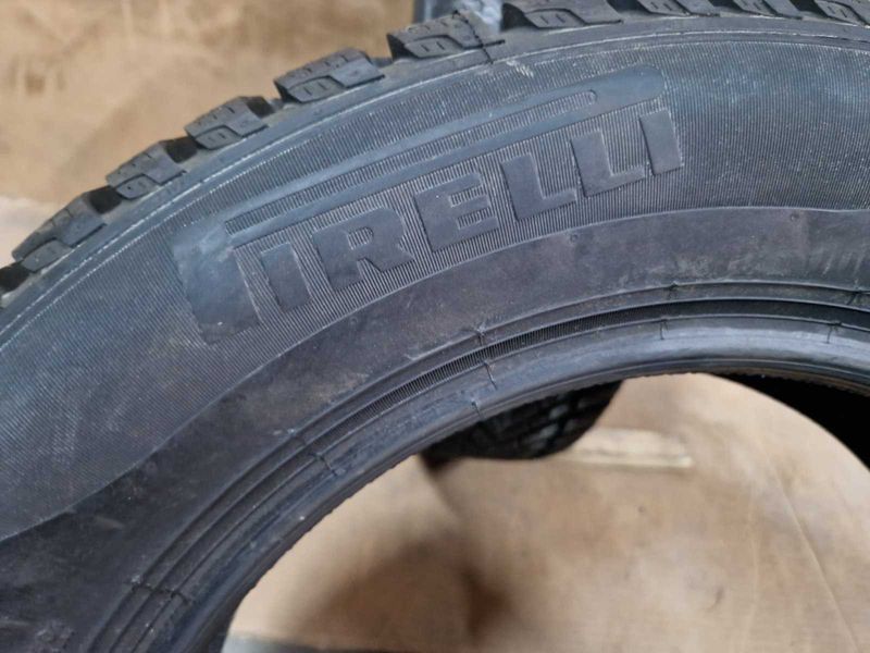 2 Pirelli R15 185/65
нови зимни гуми DOT2719