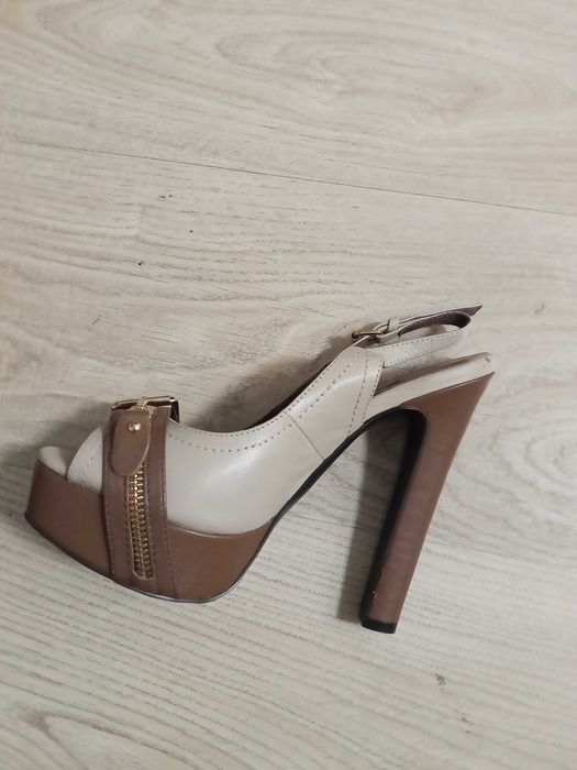 Босоножки женские