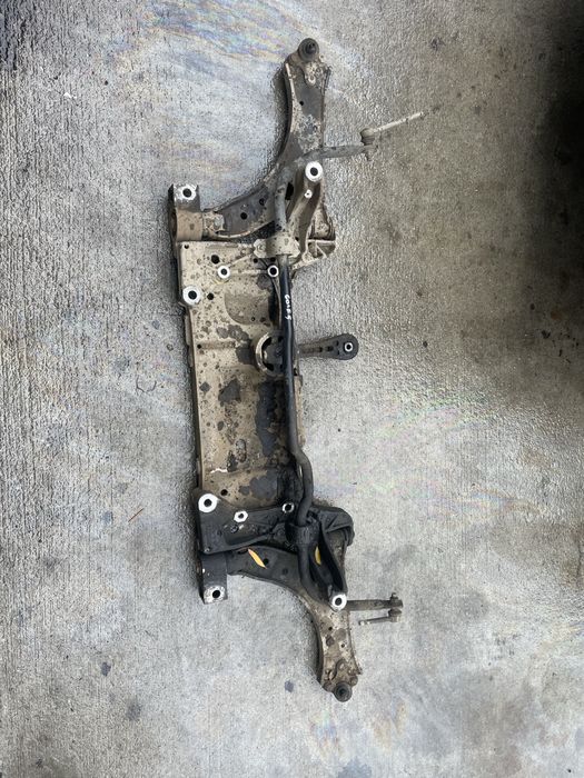 Cadru motor jug  Volkswagen Golf 5 jetta Passat B6 b7 cc + brate
