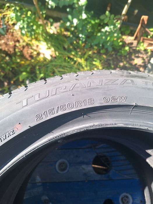 Vand 2 cauciucuri Bridgestone nerulate,215/50 r18 ,unul cu dot 2020,celalalt cu dot 2019.