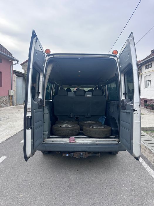 Ford transit 8+1 2010