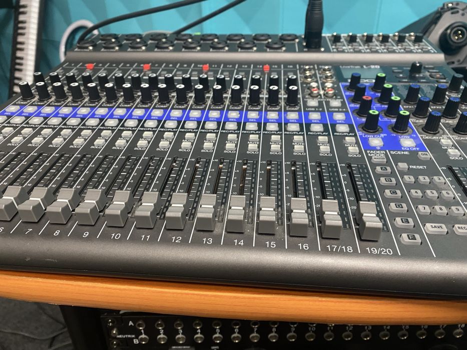 Пулт Zoom L20 mixer