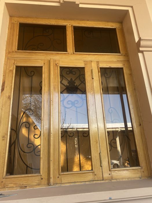 Эшик ва дераза решеткаси билан