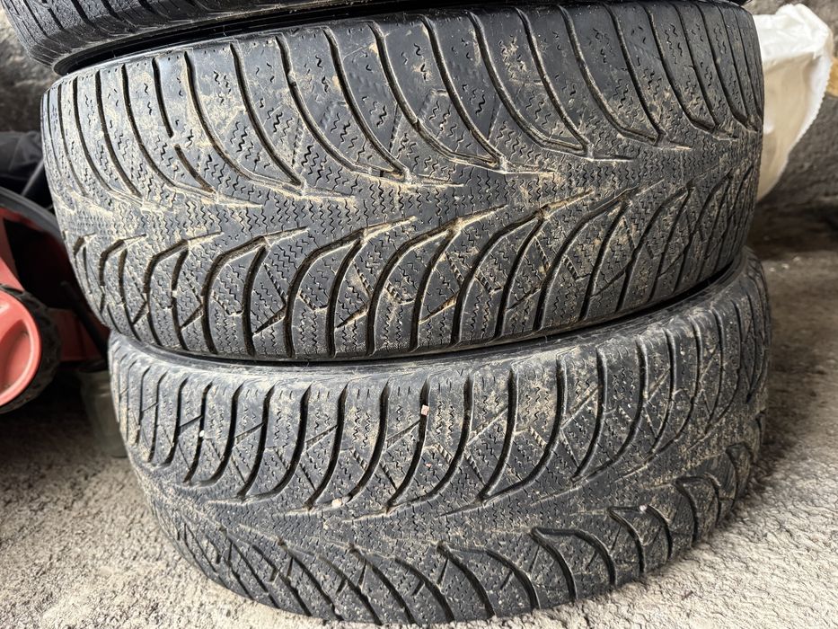 Продам 2 комплекта резины на ниву