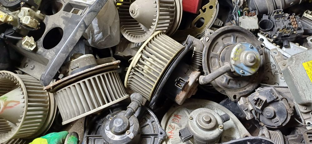 Моторчик печки на мазда 626 переходка