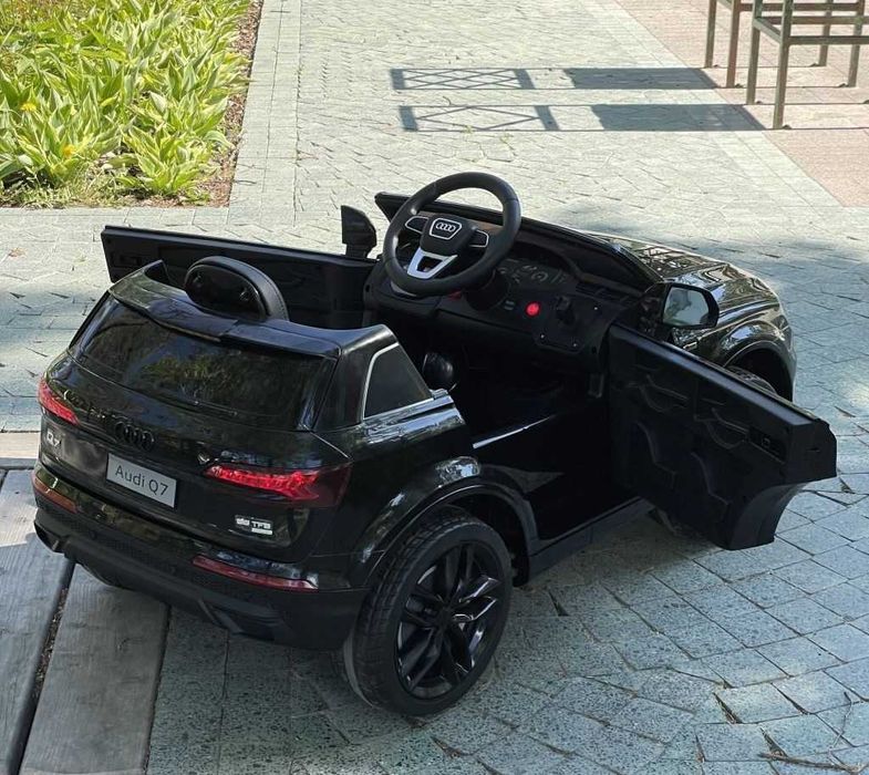 Акумулаторен джип Audi Q7 12V с меки гуми с Кожена седалка