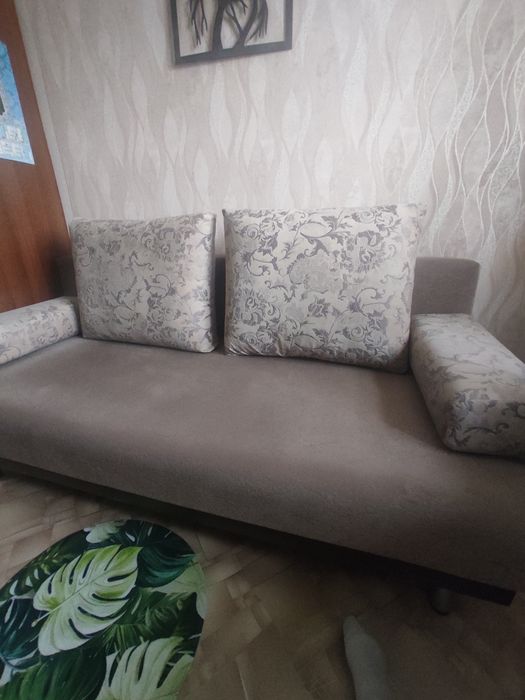 Диван,в хорошем состоянии