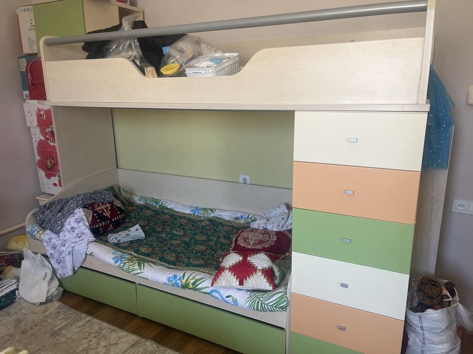 Двухярустный кровать