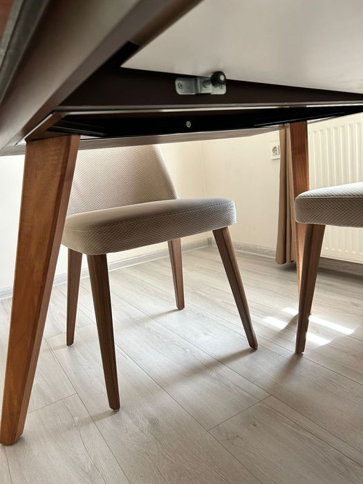 Трапезна маса от масив като ново!