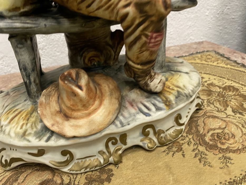 Стара италианска фигура от порцелан каподимонте