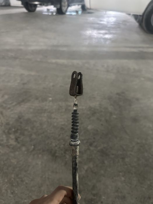 Продается трос ручника и 4 болты