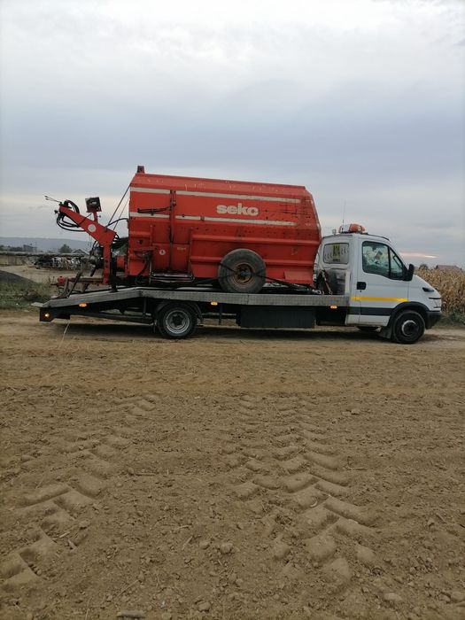 Tractari auto Roman.Tractoare ,Platforma hidraulica.Servicii macara