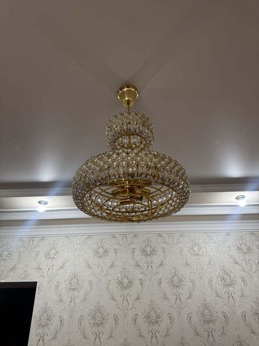 Продам люстры в гостинную