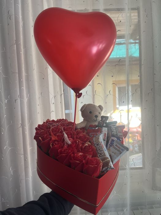 Aranjament flori si dulciuri