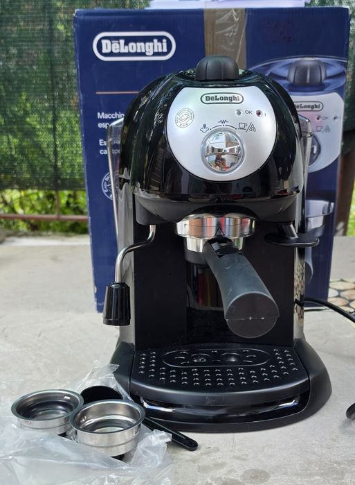 Кафемашина с ръкохватка DeLonghi