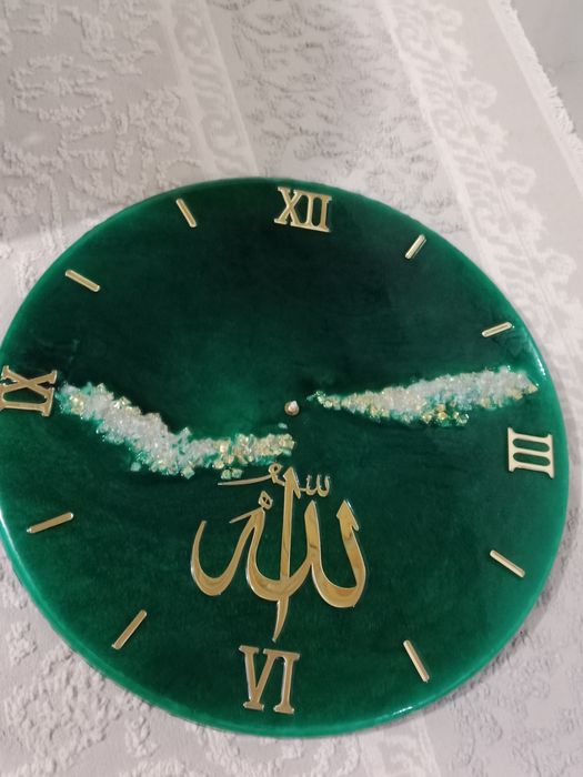 Часы  из эпоксидный смолы