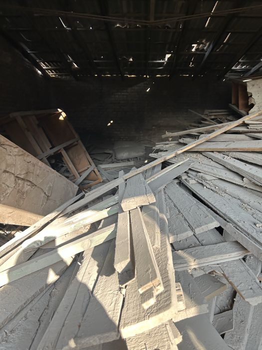 Доски , черный потолок, васса