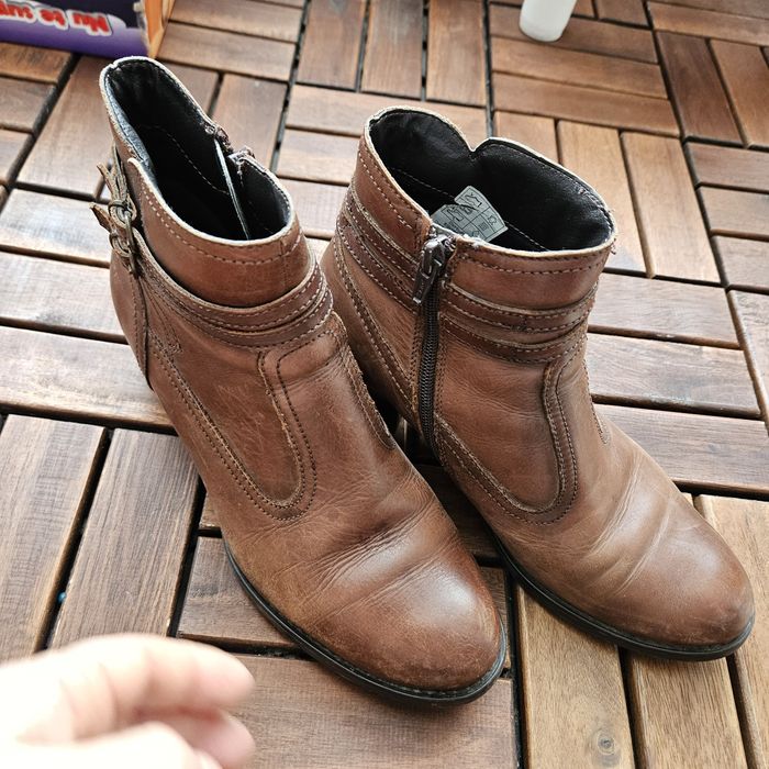 Botine din piele