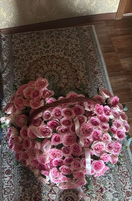 Нежные розы в виде сердечек