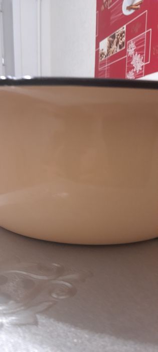 Продам эмалированные чаши и блюда