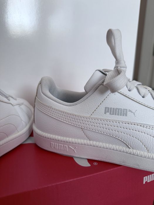 Бели оригинални кецове Puma Up