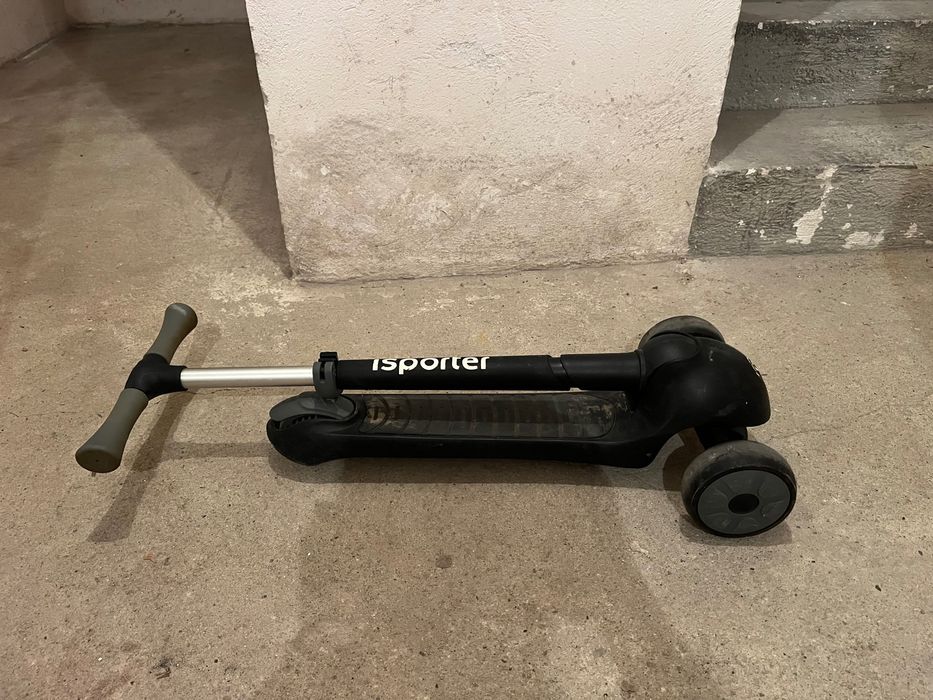 Детска тротинетка със светещи гуми