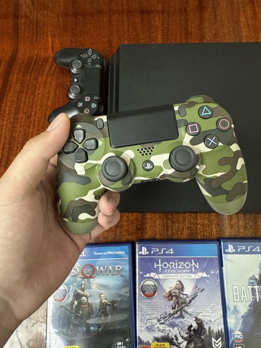 PS4 Pro 1тб + 2 геймпада + игры