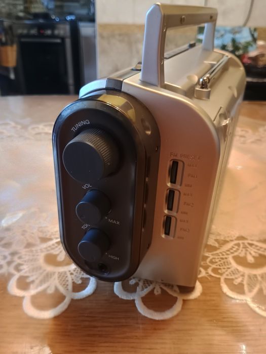 Sony model: icf-904L