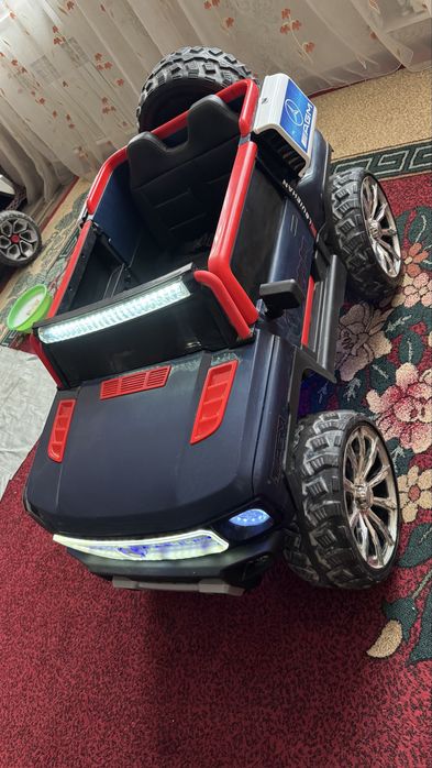 Детские машины двухместные 2штук