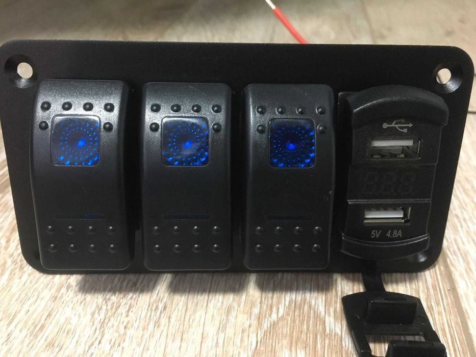 Panou 3 intrerupatoare iluminate 12v , priza USB 5v , offroad