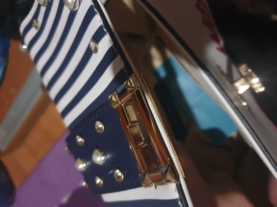 Дамска чанта с регулируема дръжка