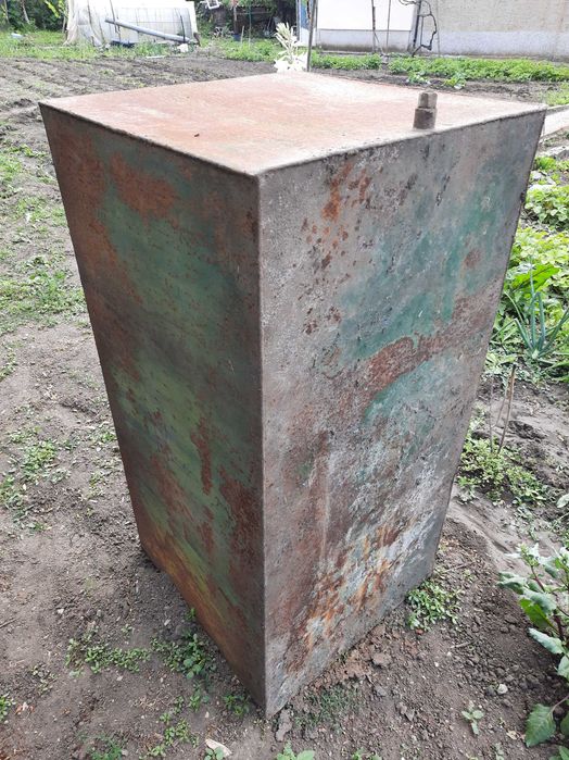 Продавам варел 760 литра