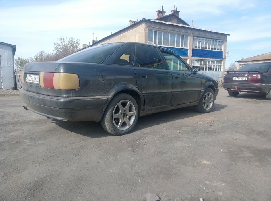Продаем Ауди б4  год 1994