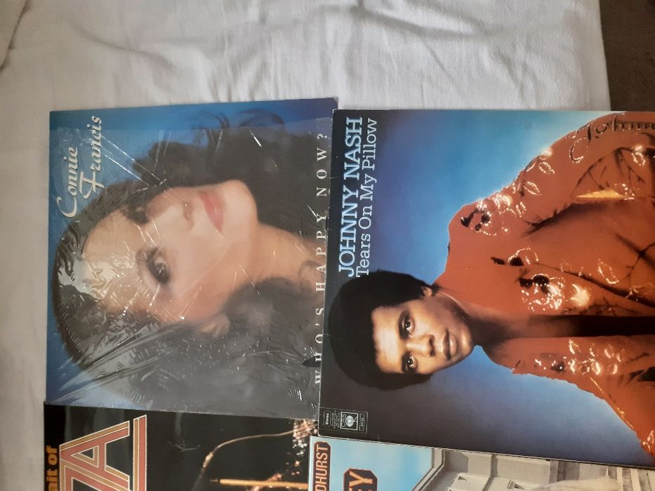 Ptr.pasionați de muzica retro,vând viniluri originale,prov.UK.
