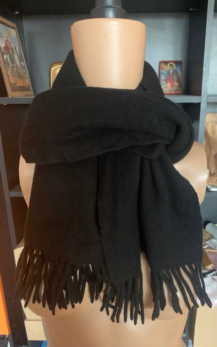 Зимен черен шал  с ресни (фина вълна virgin wool)