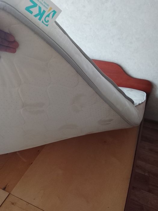 Кровать двухспальная.