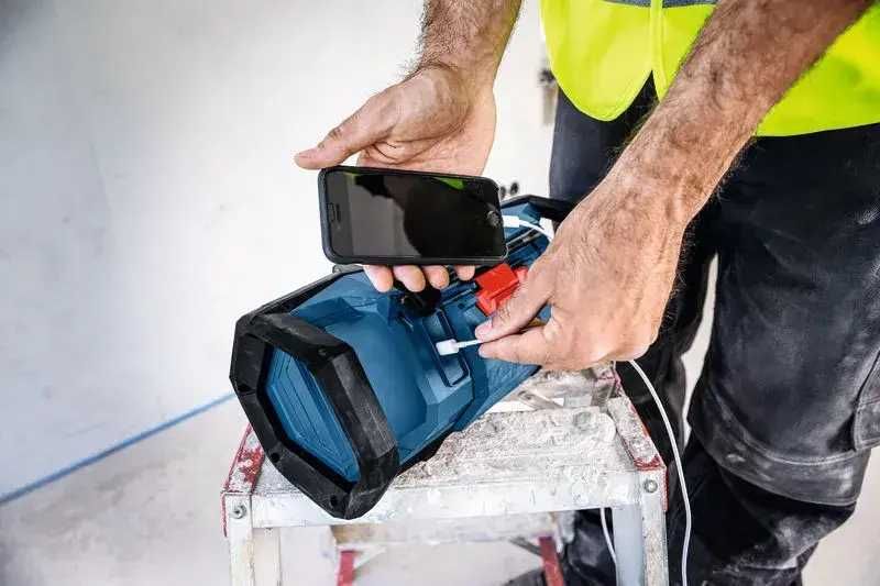 Акумулаторно радио Bosch GPB 18V-3 C ,18V, FM, Professional, Bluetooth без батерии и зарядно