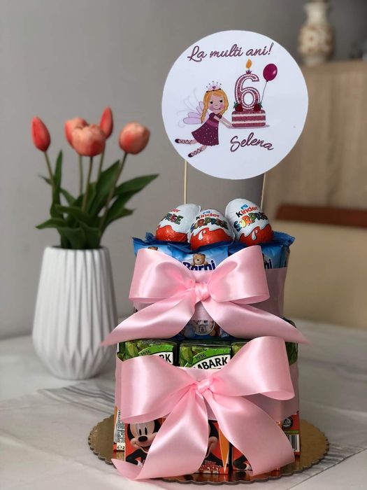 Tort din dulciuri ambalate