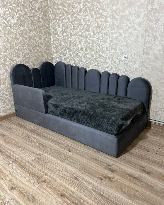 Детская мягкая угловая кровать "Дольки"