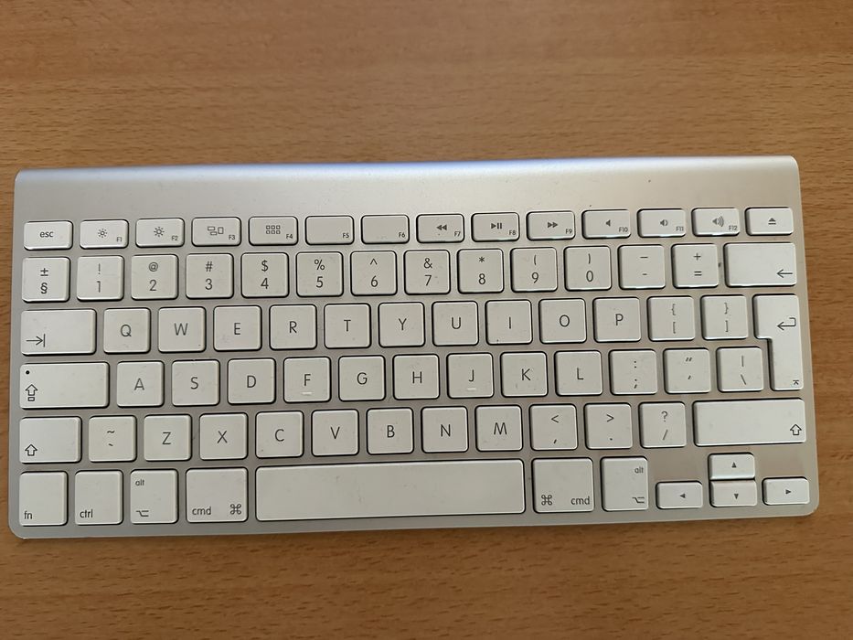 Tastatura Wireless Apple, Model A1314, Bluetooth, Aluminiu qwerty