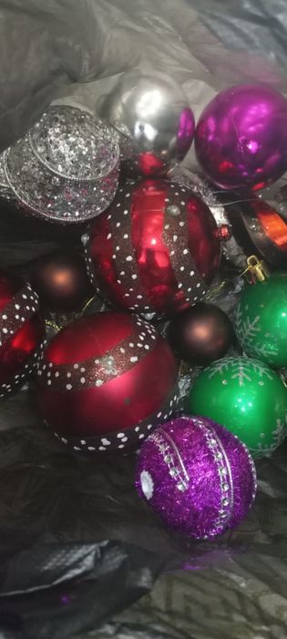 Ёлка со всеми игрушками